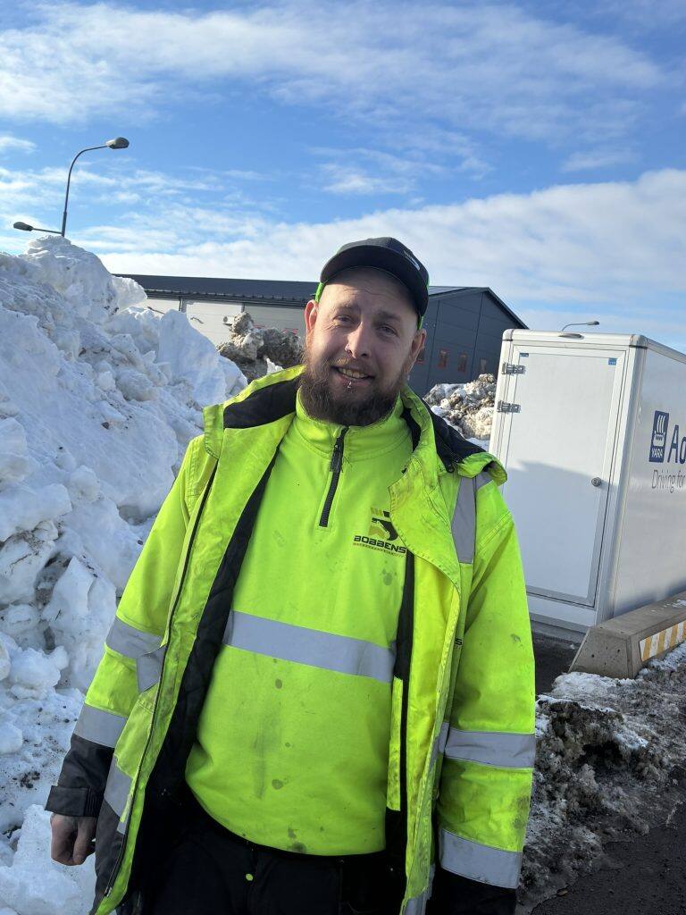Dennis, anläggare på Bobbens Entreprenad AB